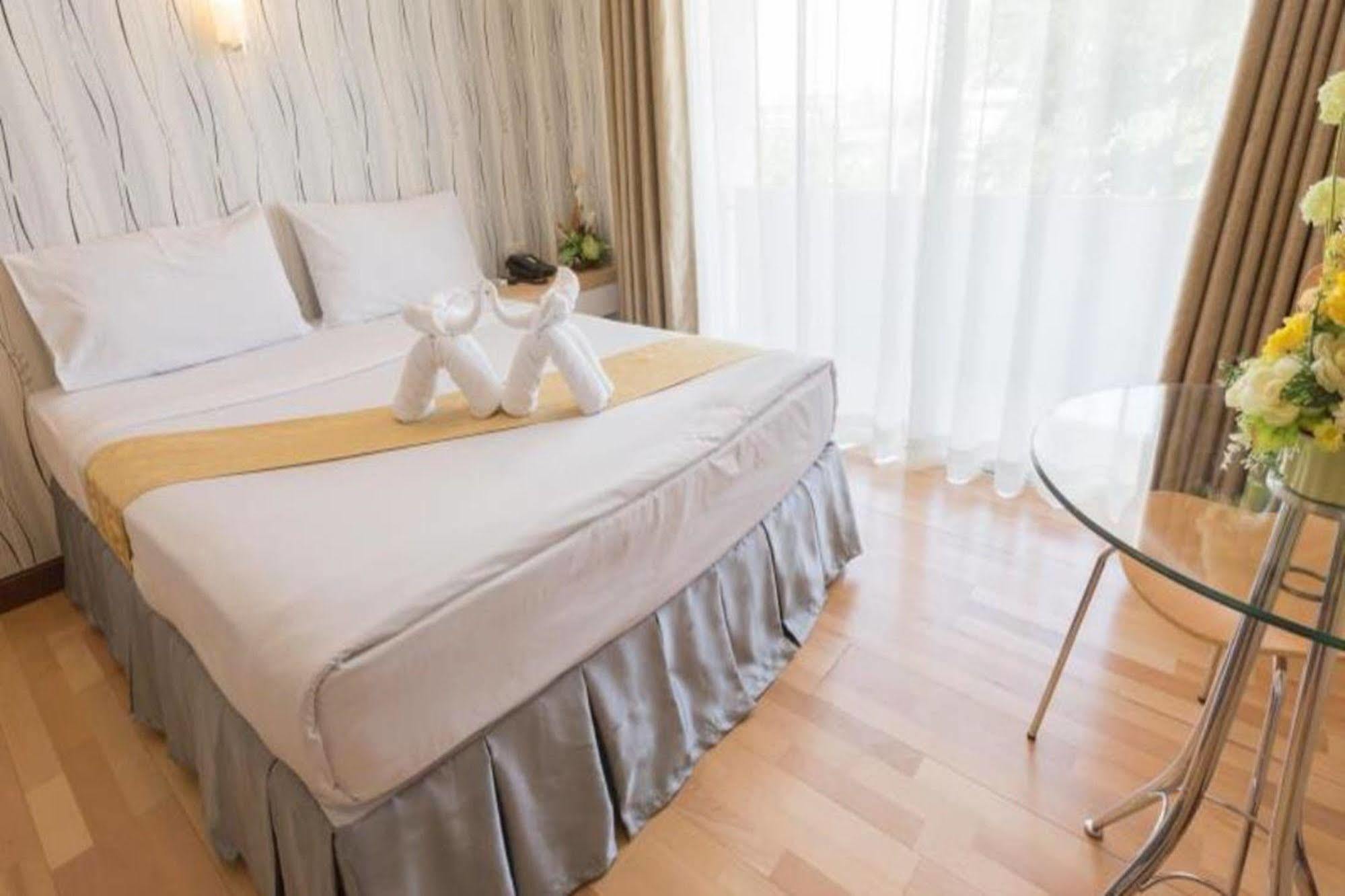 Korat Hotel - Sha Plus Nakhon Ratchasima Extérieur photo