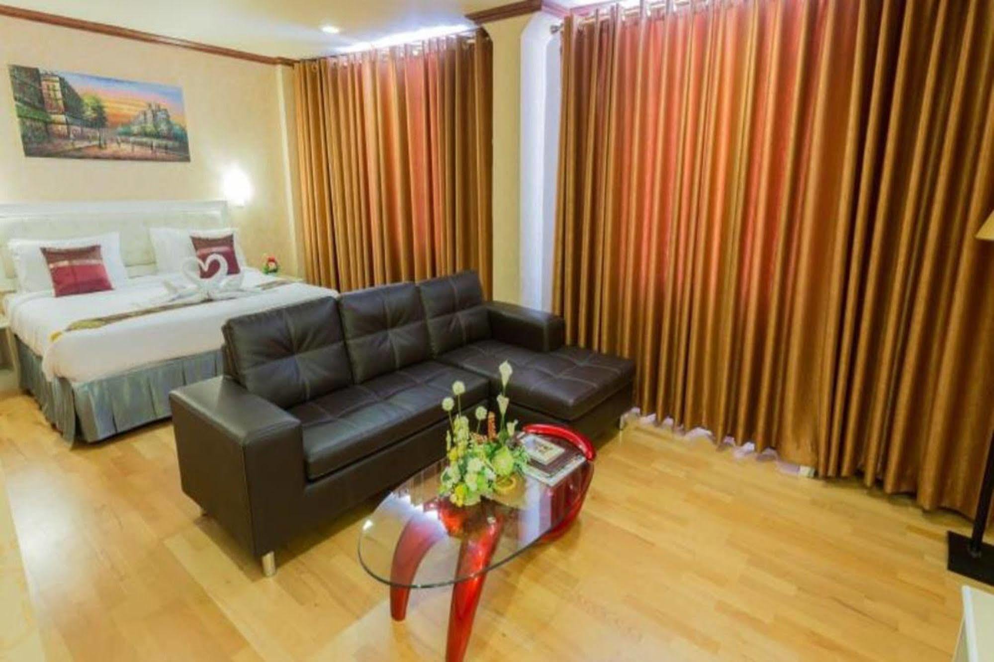Korat Hotel - Sha Plus Nakhon Ratchasima Extérieur photo