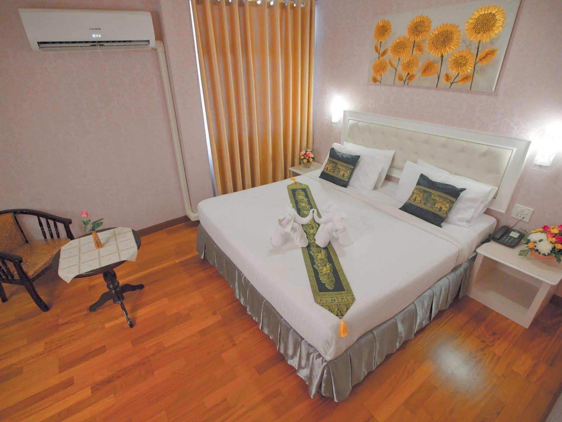 Korat Hotel - Sha Plus Nakhon Ratchasima Extérieur photo